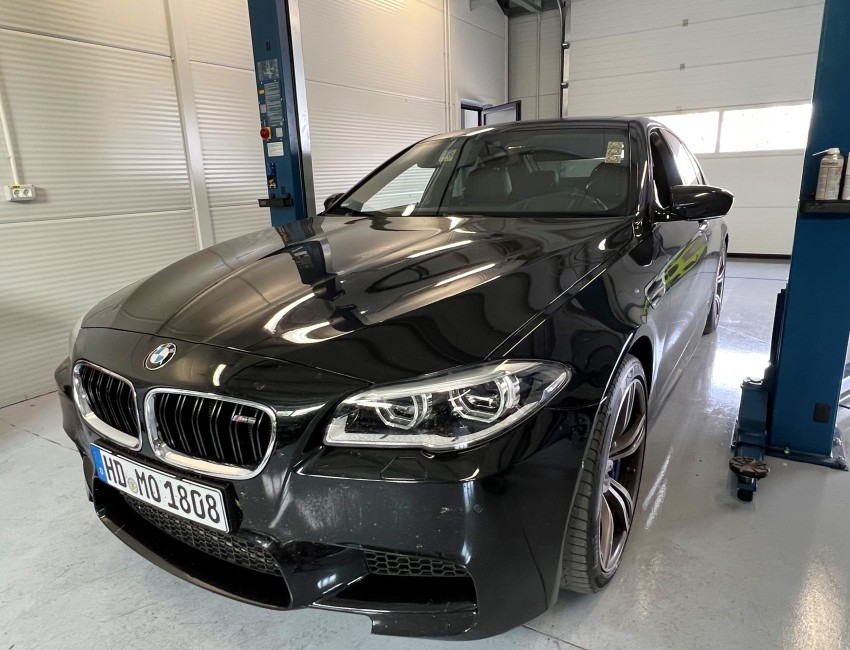 2016 BMW M5 - Inspection & service